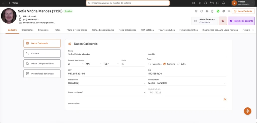 Tela de prontuário eletrônico do software odontológico Clinicorp.