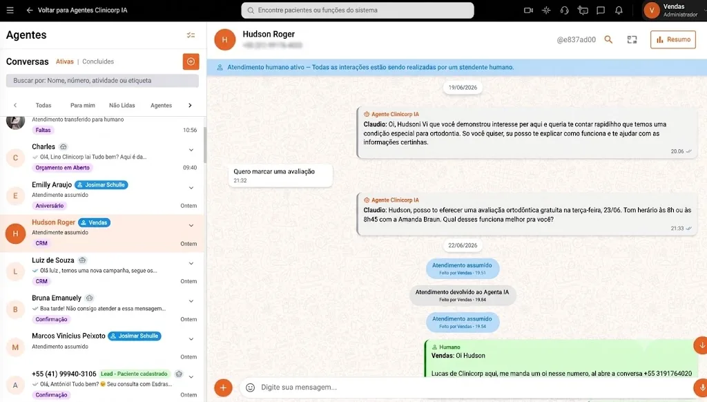Imagem dos Agentes Clinicorp IA, exibindo painel de conversas do WhatsApp com atendimento automatizado a pacientes, incluindo agendamento de avaliações e transferência para atendente humano, software odontológico Clinicorp.