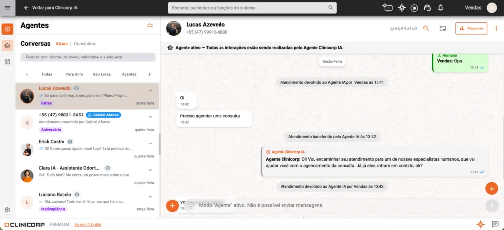 Tela de Agentes Clinicorp IA com a conversa transferida do agente de IA para um atendente humano