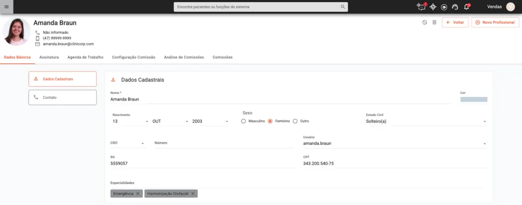 Perfil de profissional no Clinicorp com dados cadastrais, agenda de trabalho, configuração e análise de comissões.