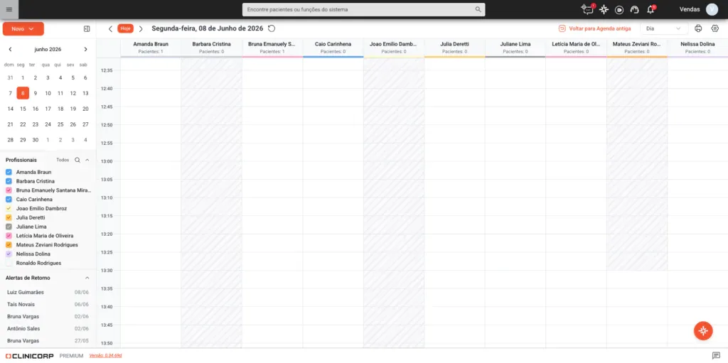 Agenda inteligente do Clinicorp com visualização por profissional e alertas de retorno de pacientes.