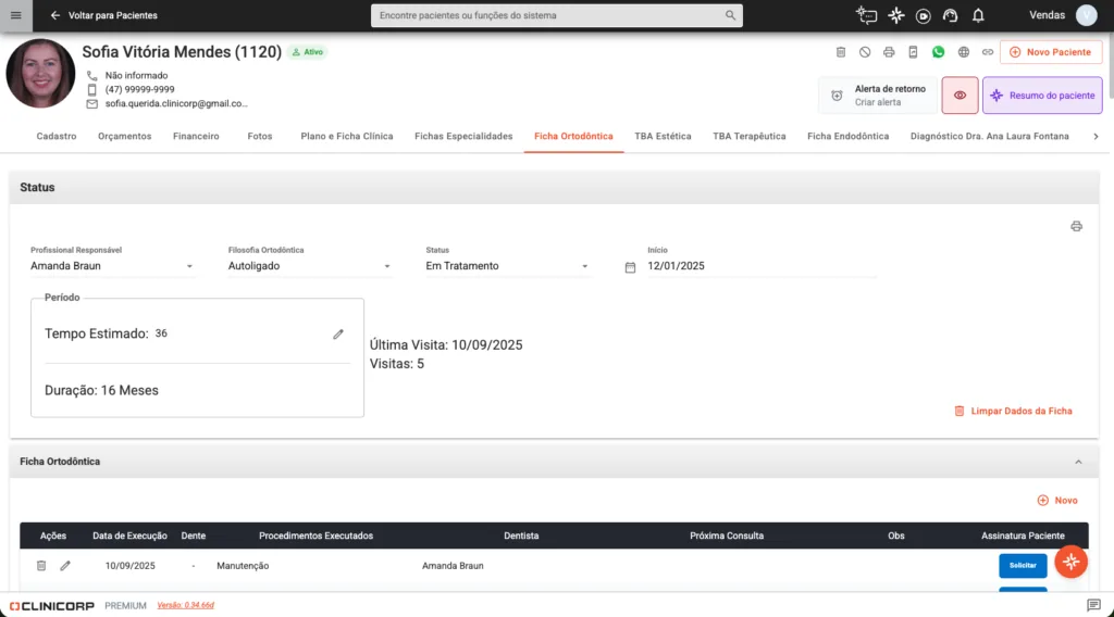 Ficha Ortodôntica Digital da Clinicorp exibindo status do tratamento ortodôntico, filosofia utilizada, tempo estimado e histórico de acompanhamento do paciente.