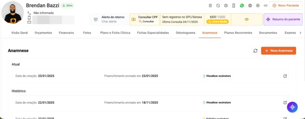 Captura de tela do Prontuário Eletrônico do paciente dentro do software odontológico Clinicorp.