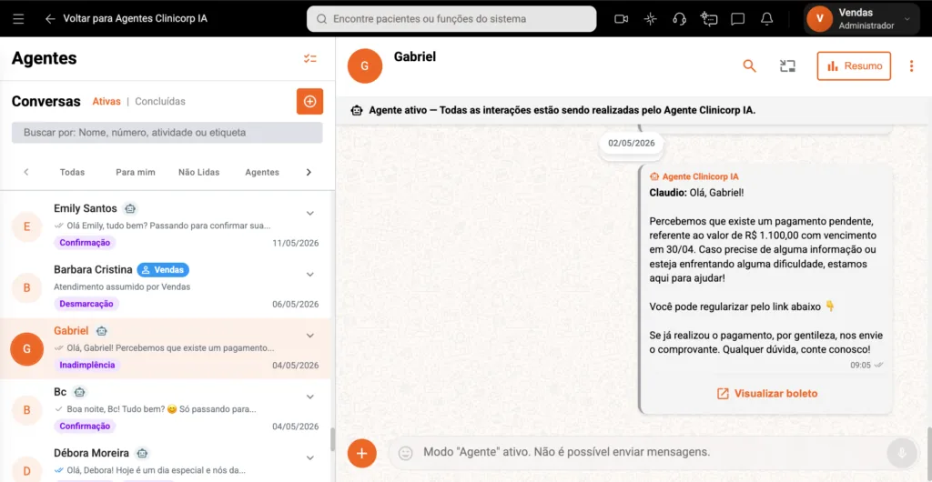 Tela da conversa do Agente Clinicorp IA realizando a cobrança de um boleto vencido, diretamente dentro do WhatsApp.